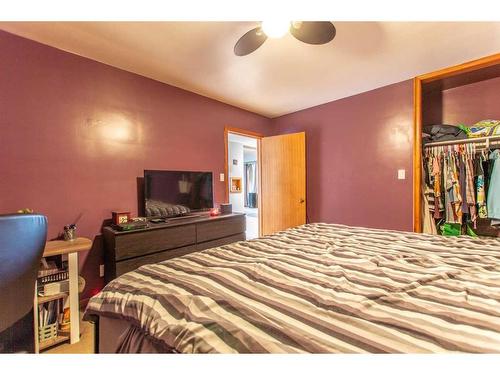 4607 55 Street, Stettler, AB - Indoor Photo Showing Bedroom