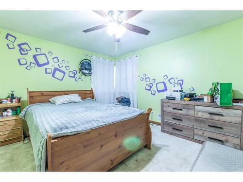 4607 55 Street, Stettler, AB - Indoor Photo Showing Bedroom