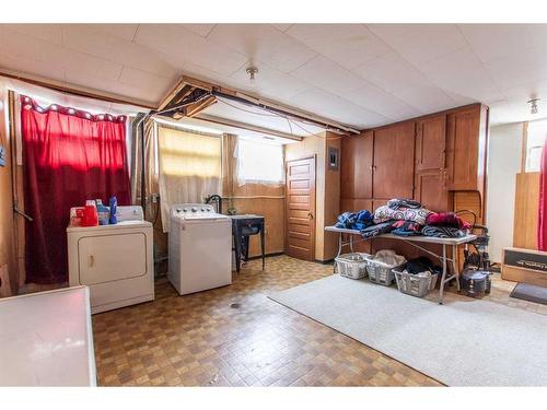 4607 55 Street, Stettler, AB - Indoor Photo Showing Laundry Room