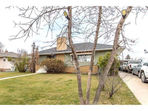 4607 55 Street, Stettler, AB - Outdoor