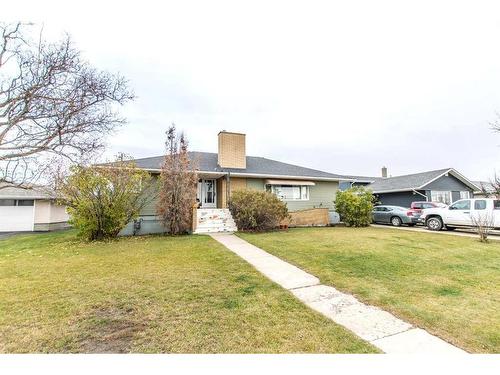 4607 55 Street, Stettler, AB - Outdoor