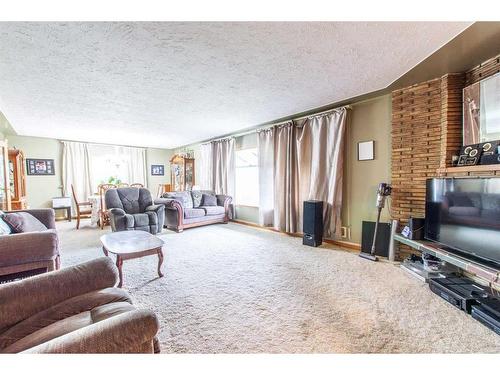 4607 55 Street, Stettler, AB - Indoor Photo Showing Living Room