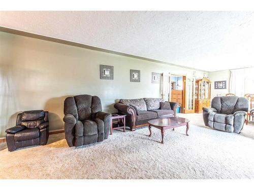 4607 55 Street, Stettler, AB - Indoor Photo Showing Living Room