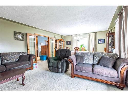 4607 55 Street, Stettler, AB - Indoor Photo Showing Living Room