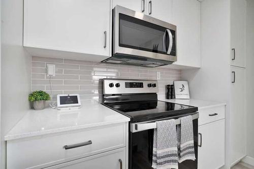 54 Irvin Way, Sylvan Lake, AB - Indoor Photo Showing Kitchen