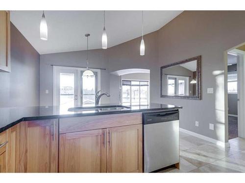 81 Portway Close, Blackfalds, AB - Indoor Photo Showing Kitchen