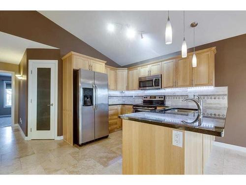 81 Portway Close, Blackfalds, AB - Indoor Photo Showing Kitchen