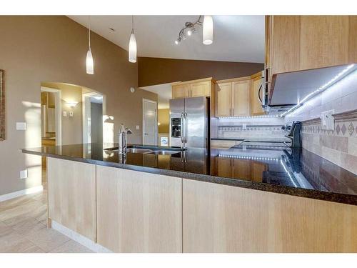 81 Portway Close, Blackfalds, AB - Indoor Photo Showing Kitchen