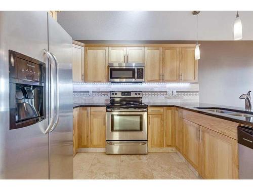 81 Portway Close, Blackfalds, AB - Indoor Photo Showing Kitchen With Stainless Steel Kitchen With Double Sink