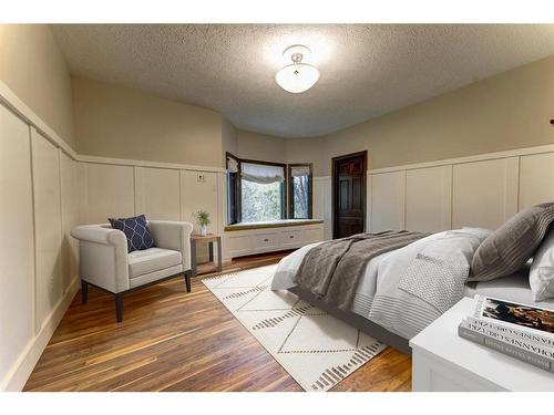 170 Jarvis Bay Drive, Jarvis Bay, AB - Indoor Photo Showing Bedroom