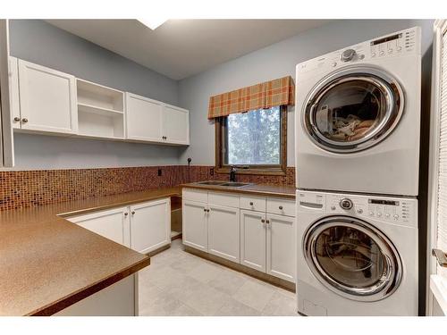 170 Jarvis Bay Drive, Jarvis Bay, AB - Indoor Photo Showing Laundry Room