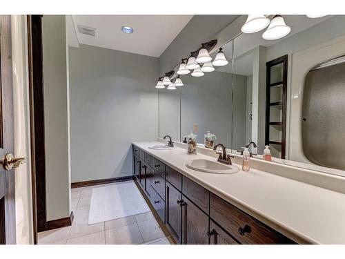 170 Jarvis Bay Drive, Jarvis Bay, AB - Indoor Photo Showing Bathroom