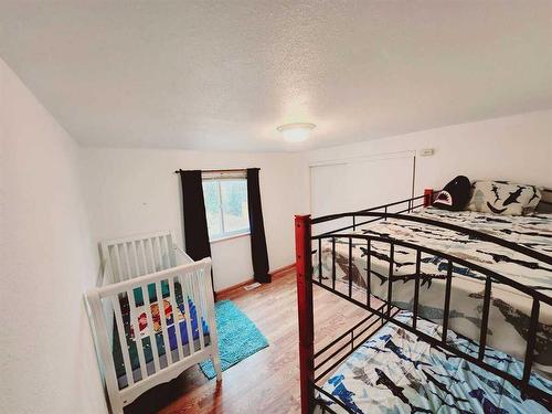 32 59027 Range Road 232, Rural Thorhild County, AB - Indoor Photo Showing Bedroom