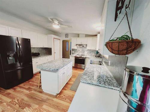 32 59027 Range Road 232, Rural Thorhild County, AB - Indoor Photo Showing Kitchen With Double Sink With Upgraded Kitchen