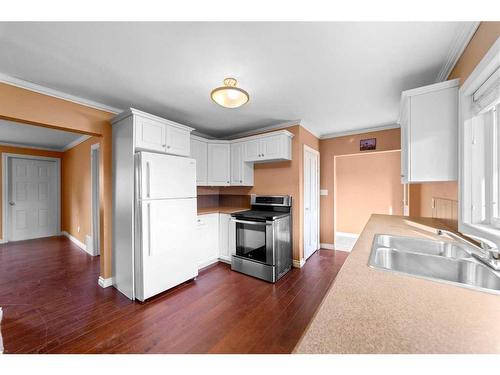 4930 48 Street, Sedgewick, AB - Indoor Photo Showing Kitchen With Double Sink