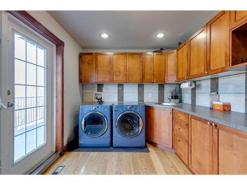 17 Oak Avenue, Okotoks, AB - Indoor Photo Showing Laundry Room