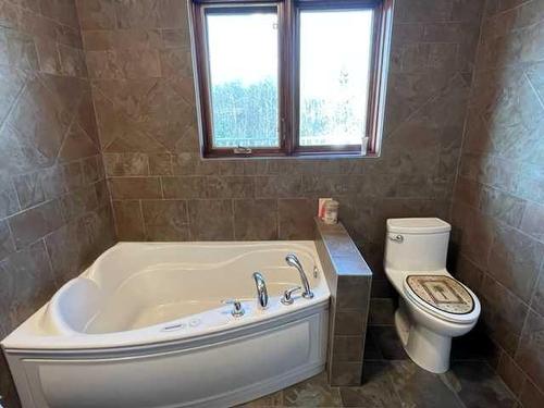 17 Oak Avenue, Okotoks, AB - Indoor Photo Showing Bathroom