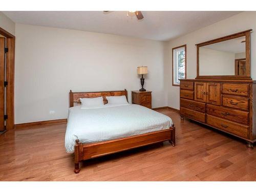 27110 Township Road 395, Rural Lacombe County, AB - Indoor Photo Showing Bedroom