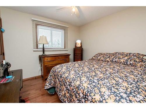 27110 Township Road 395, Rural Lacombe County, AB - Indoor Photo Showing Bedroom