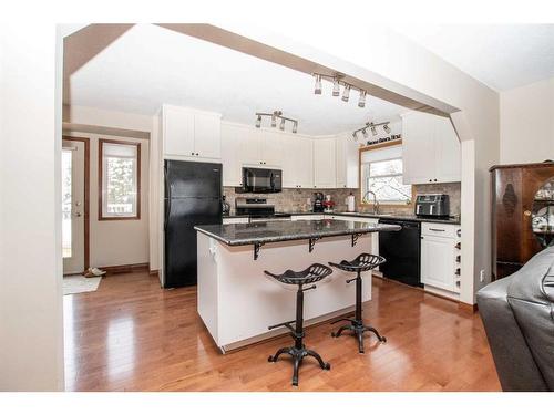 27110 Township Road 395, Rural Lacombe County, AB - Indoor Photo Showing Kitchen