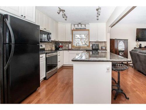 27110 Township Road 395, Rural Lacombe County, AB - Indoor Photo Showing Kitchen