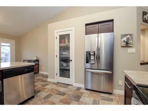 199 Cedar Square, Blackfalds, AB - Indoor Photo Showing Kitchen