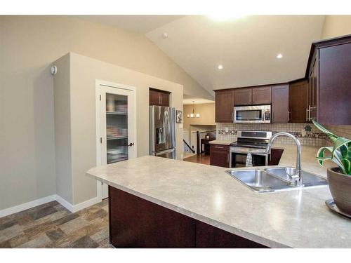 199 Cedar Square, Blackfalds, AB - Indoor Photo Showing Kitchen With Double Sink With Upgraded Kitchen