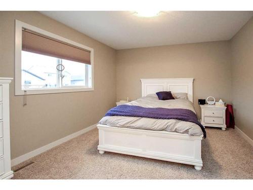 199 Cedar Square, Blackfalds, AB - Indoor Photo Showing Bedroom