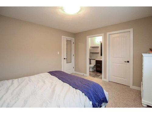 199 Cedar Square, Blackfalds, AB - Indoor Photo Showing Bedroom