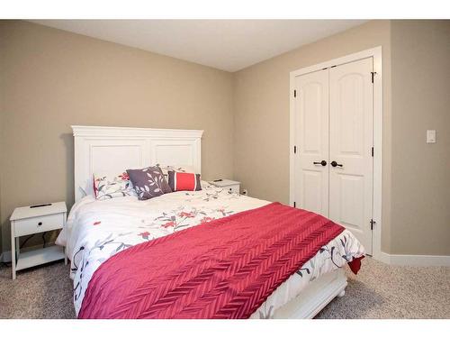 199 Cedar Square, Blackfalds, AB - Indoor Photo Showing Bedroom