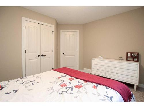 199 Cedar Square, Blackfalds, AB - Indoor Photo Showing Bedroom