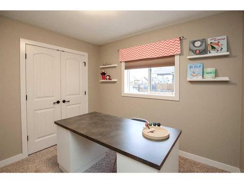 199 Cedar Square, Blackfalds, AB - Indoor Photo Showing Other Room