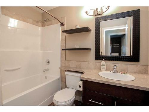 199 Cedar Square, Blackfalds, AB - Indoor Photo Showing Bathroom