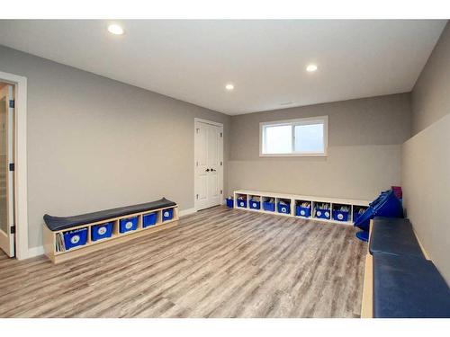 199 Cedar Square, Blackfalds, AB - Indoor Photo Showing Other Room