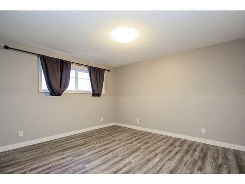 199 Cedar Square, Blackfalds, AB - Indoor Photo Showing Other Room