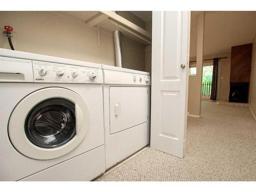 7-80 Piper Drive, Red Deer, AB - Indoor Photo Showing Laundry Room