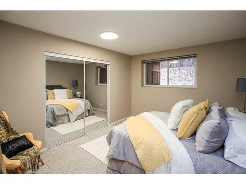 7-80 Piper Drive, Red Deer, AB - Indoor Photo Showing Bedroom