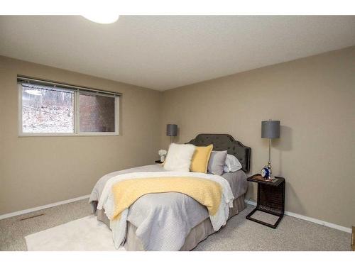 7-80 Piper Drive, Red Deer, AB - Indoor Photo Showing Bedroom