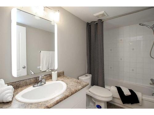 7-80 Piper Drive, Red Deer, AB - Indoor Photo Showing Bathroom