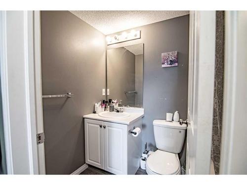 101-60 Lawford Avenue, Red Deer, AB - Indoor Photo Showing Bathroom