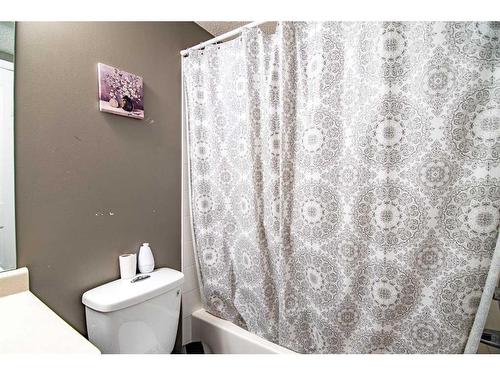 101-60 Lawford Avenue, Red Deer, AB - Indoor Photo Showing Bathroom