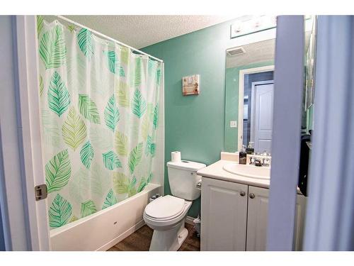 101-60 Lawford Avenue, Red Deer, AB - Indoor Photo Showing Bathroom