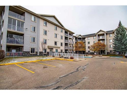 101-60 Lawford Avenue, Red Deer, AB - Outdoor