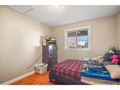 12 Ammeter Close, Red Deer, AB - Indoor Photo Showing Bedroom