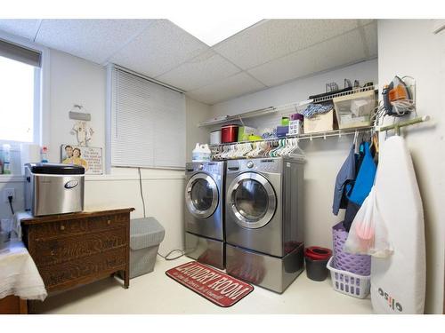 12 Ammeter Close, Red Deer, AB - Indoor Photo Showing Laundry Room