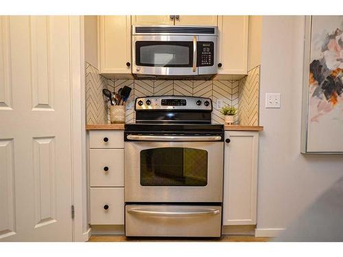 62 Joice Close, Red Deer, AB - Indoor Photo Showing Kitchen