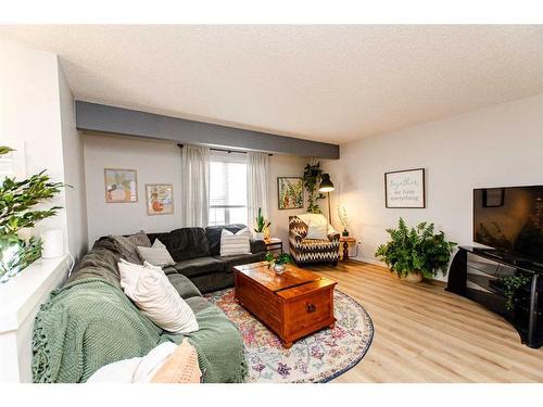 62 Joice Close, Red Deer, AB - Indoor Photo Showing Living Room