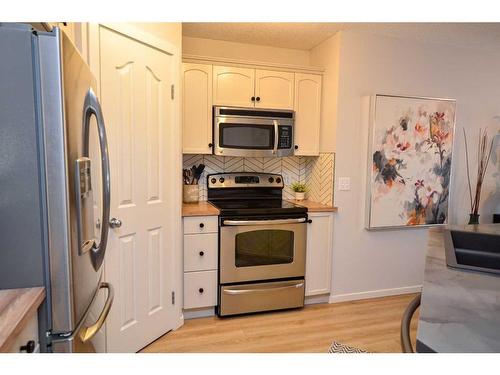 62 Joice Close, Red Deer, AB - Indoor Photo Showing Kitchen