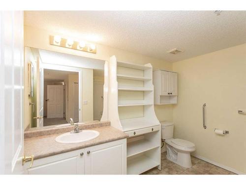 111-56 Carroll Crescent, Red Deer, AB - Indoor Photo Showing Bathroom