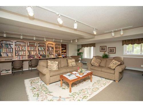 111-56 Carroll Crescent, Red Deer, AB - Indoor Photo Showing Living Room